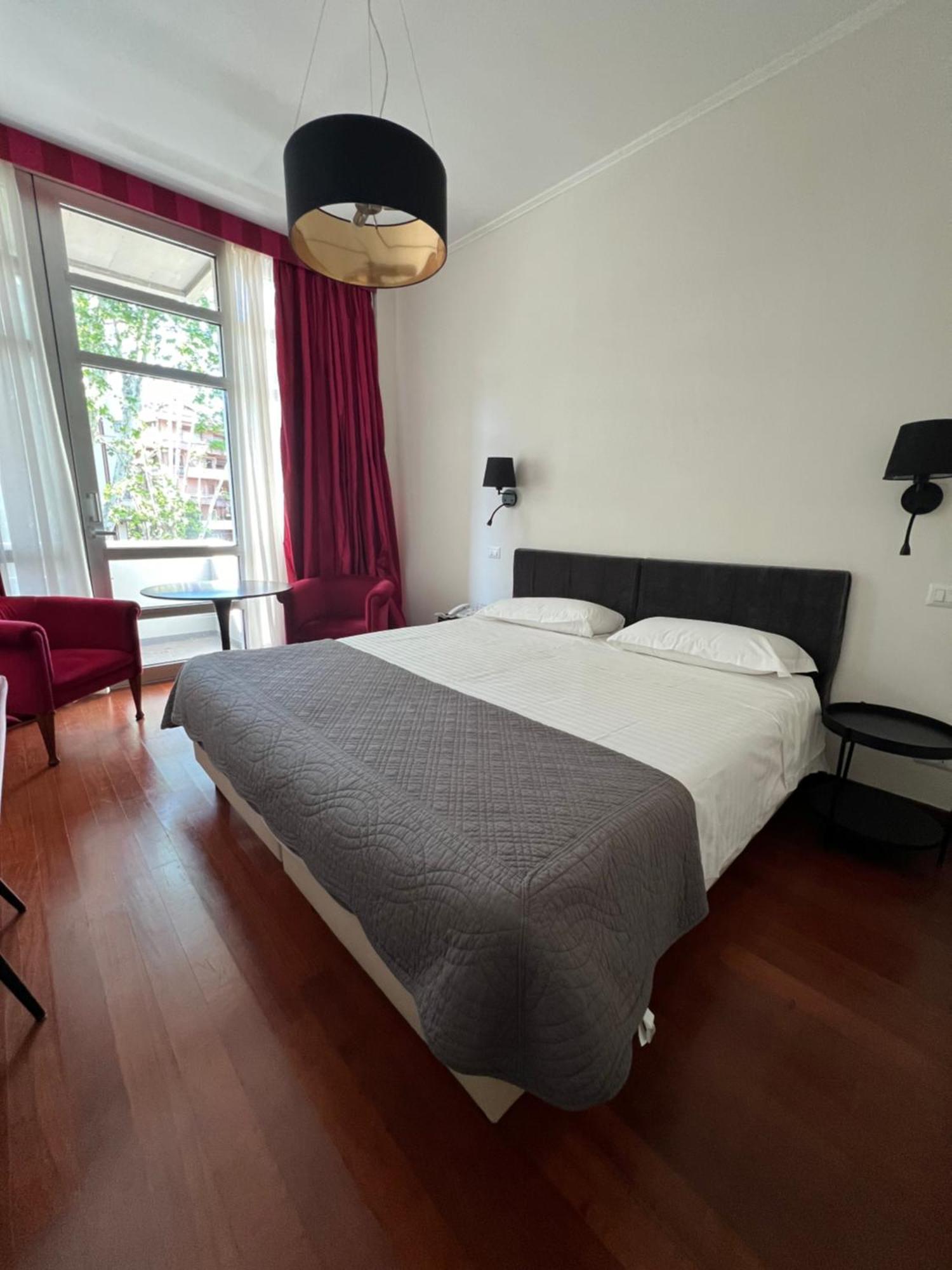 Hotel Fenix Рим Екстериор снимка