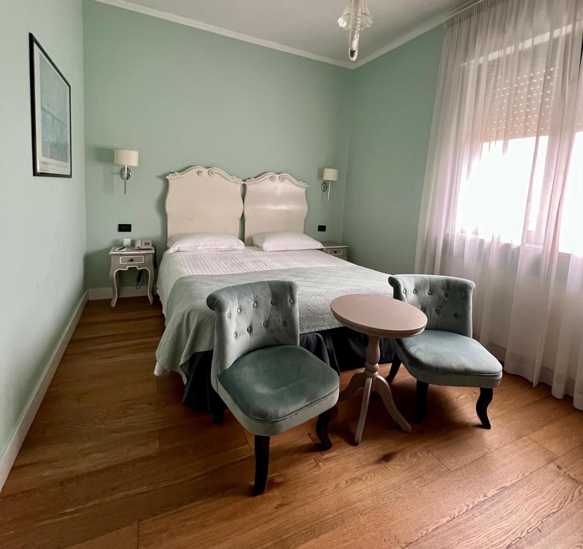 Hotel Fenix Рим Екстериор снимка
