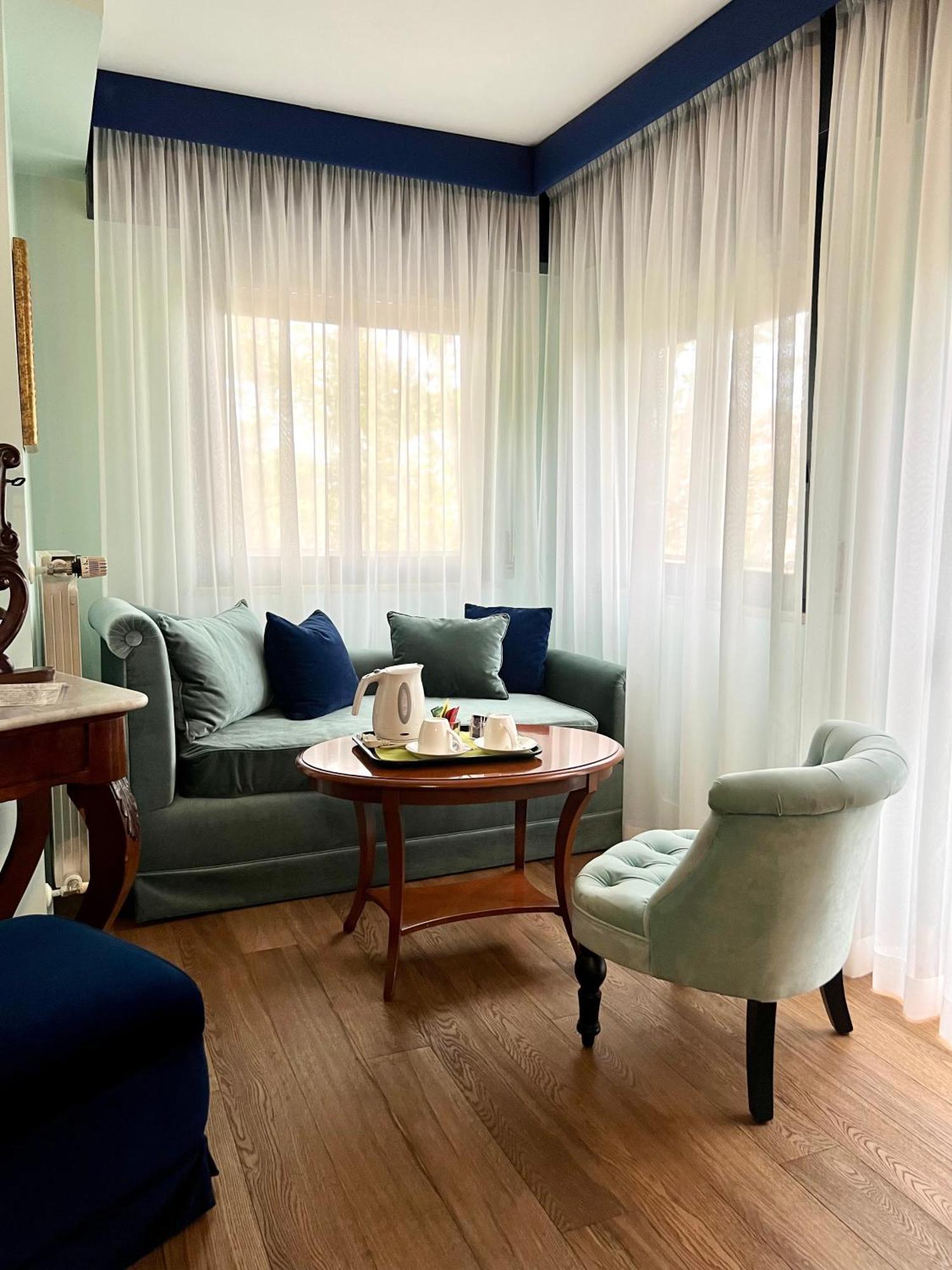 Hotel Fenix Рим Екстериор снимка